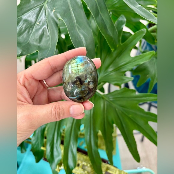 Other - Labradorite Palmstone